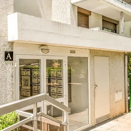 With Terrace And Garage In St-laurent Apartman *